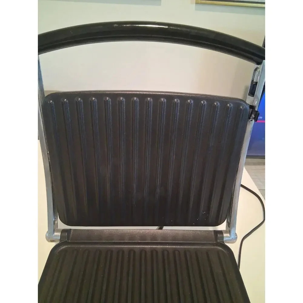 DeLonghi CGH800 Retro Contact Grill Panini Press Stainless Steel Slightly